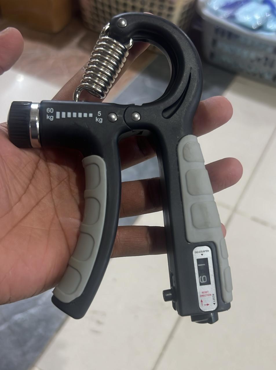 💪🔥 Set of 2 Adjustable Hand Grippers 🏋️ 10–40KG Strength Trainer for Hand, Wrist & Finger Workout ✨ | Perfect Grip Power Exerciser 🖐️ | Random Color 🎨